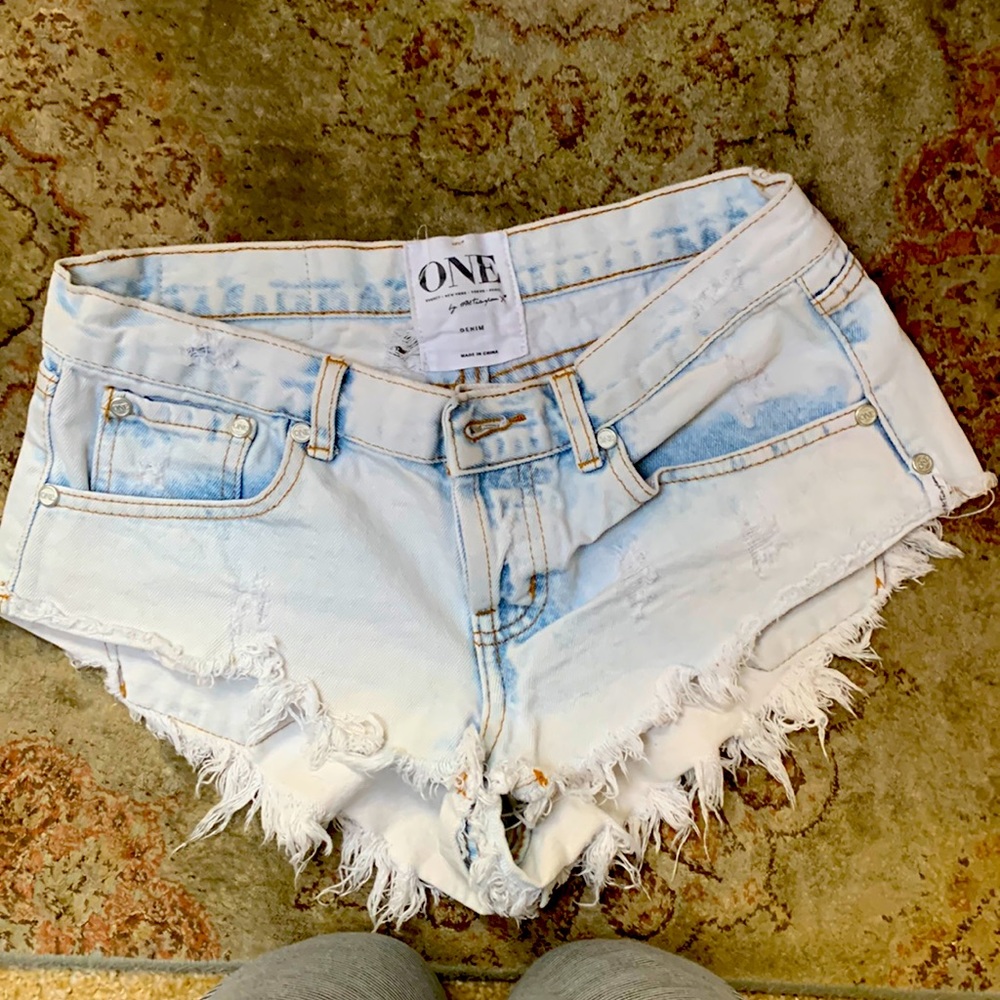 One by one teaspoon size 26 light wash good condition smoke free home